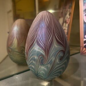 Vandermark Studio pulled feather iridescent art glass egg